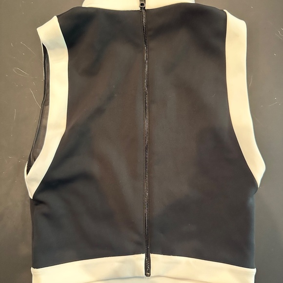 alice and olivia classics cropped turtle neck top - Picture 2 of 2